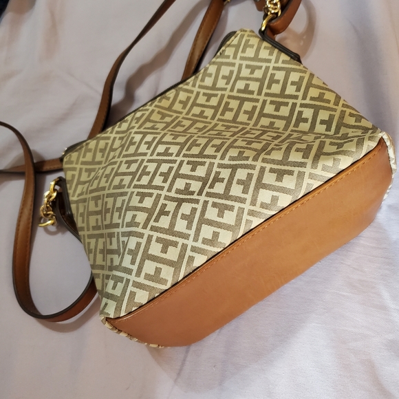 TOMMY HILFIGER monogram tan shoulder/crossbody bag - Picture 4 of 5